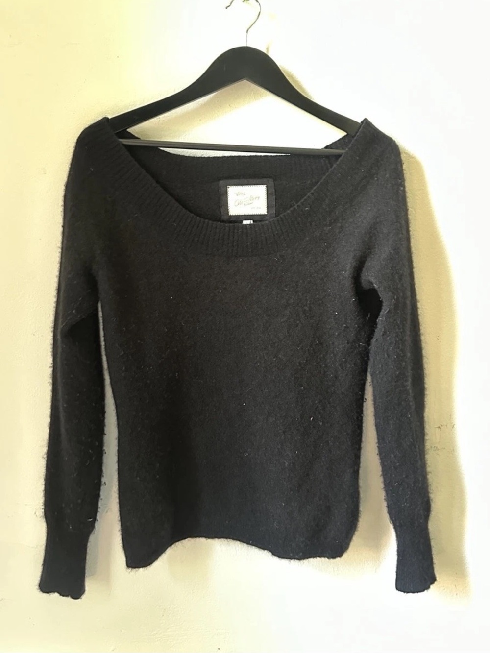 Old Navy Cashmere Sweater Womens L Black Scoop Neck Slim Fit Knit Vintage Style